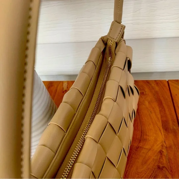 Urban Expressions Tan Woven Shoulder Bag - Picture 6 of 6